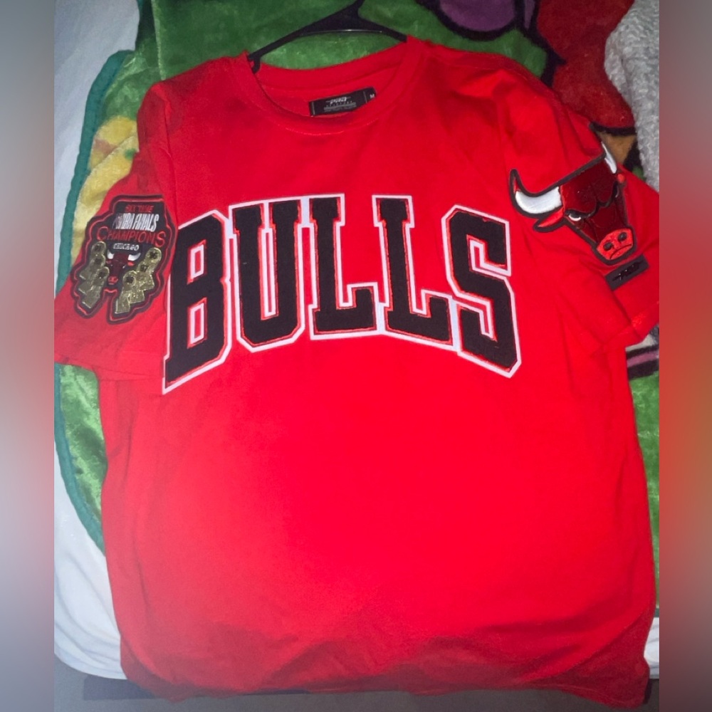 NEW Pro Standard Chicago Bulls Shirt & Shorts